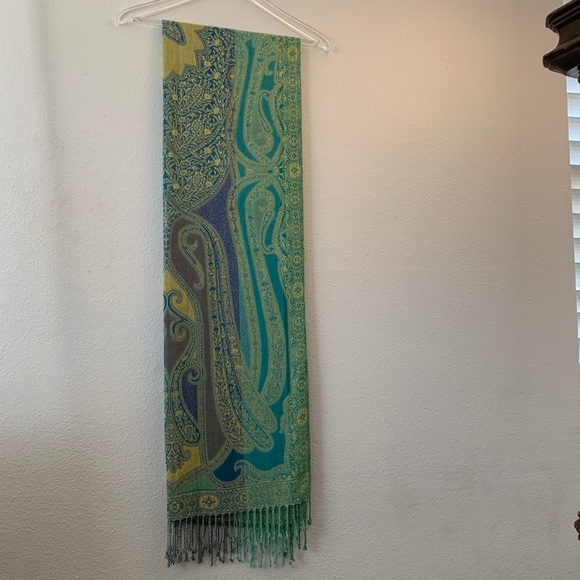 Scarf. Elegant and stylish. - Picture 2 of 8